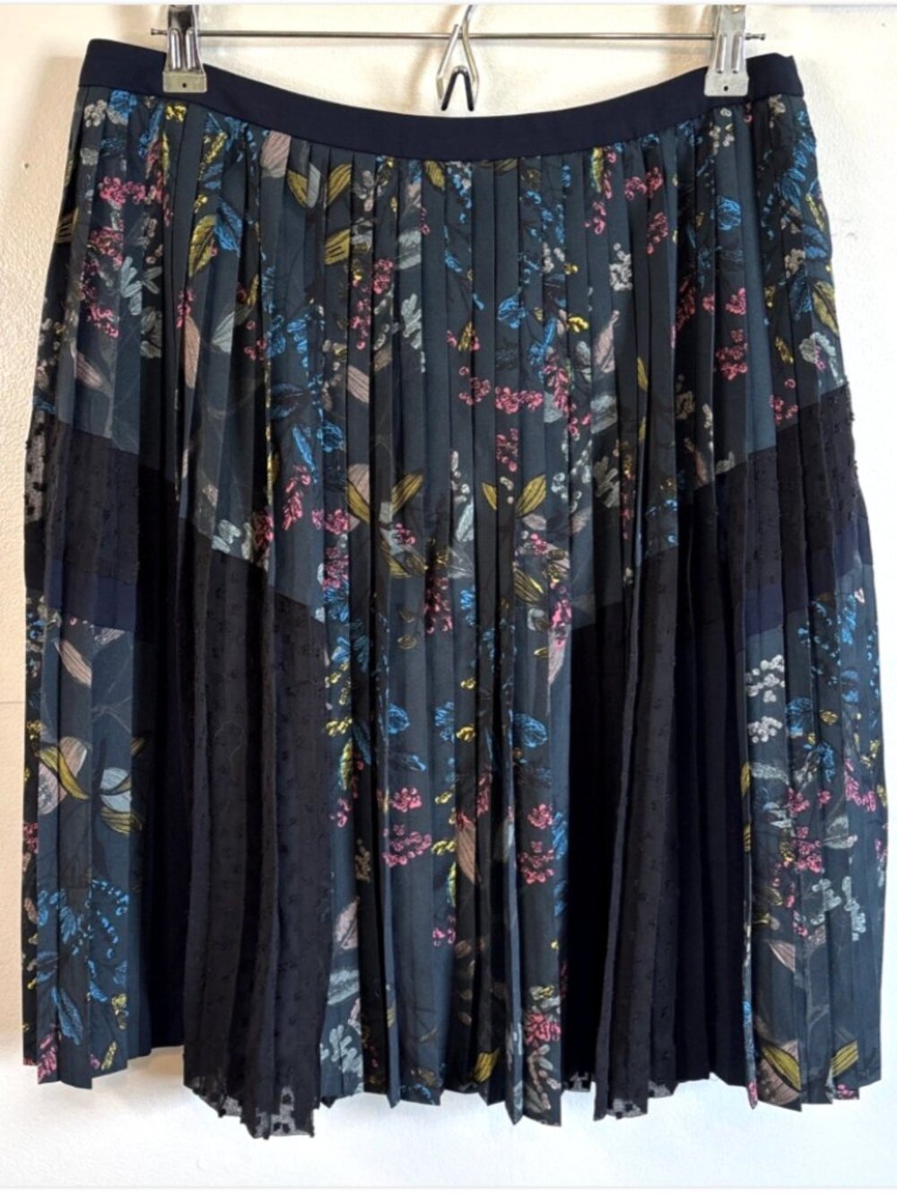 Banana Republic Dark Blue Floral Pleated Chiffon Skirt Size 6 Knee Length